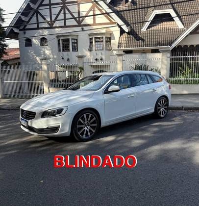 VOLVO V60 2.0 T5 MOMENTUM TURBO GASOLINA 4P AUTOMÁTICO VOLVO V60 2.0 T5 MOMENTUM TURBO GASOLINA 4P AUTOMÁTICO